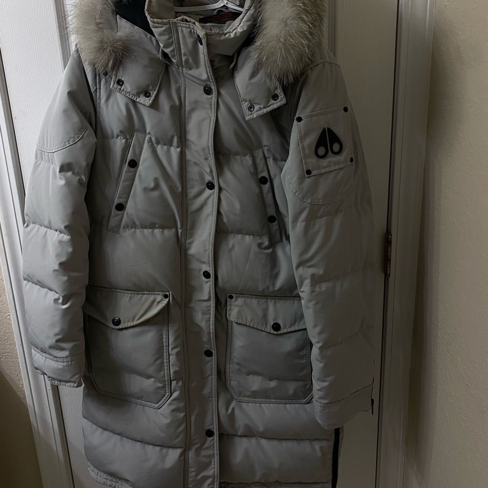 Women’s Moose Knuckles coat worn twice still in great condition